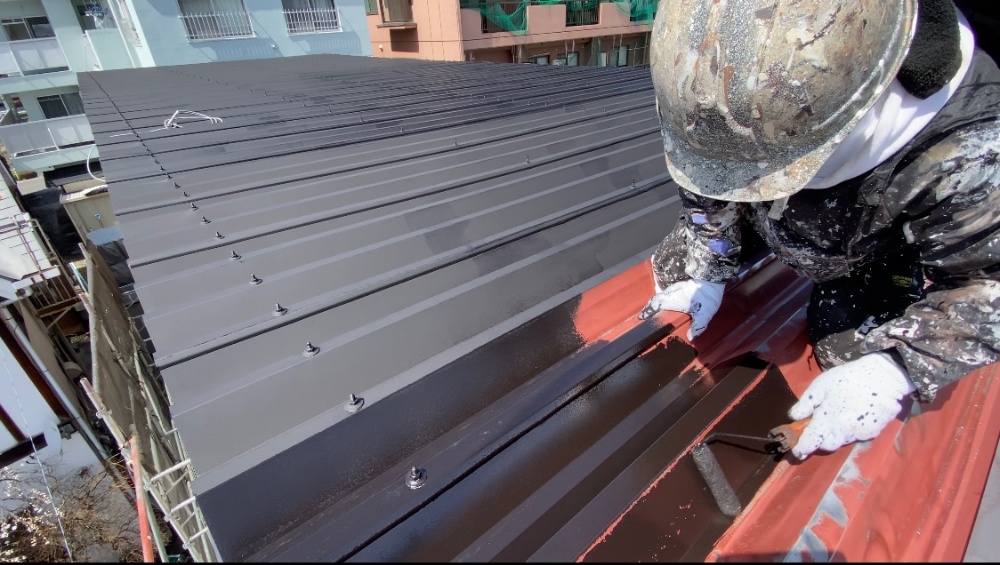 工程2-1 折半屋根への錆止め下塗り