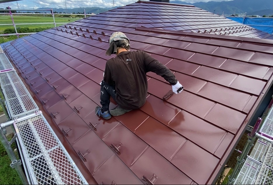 工程4-1 屋根の上塗り（仕上げ）塗装