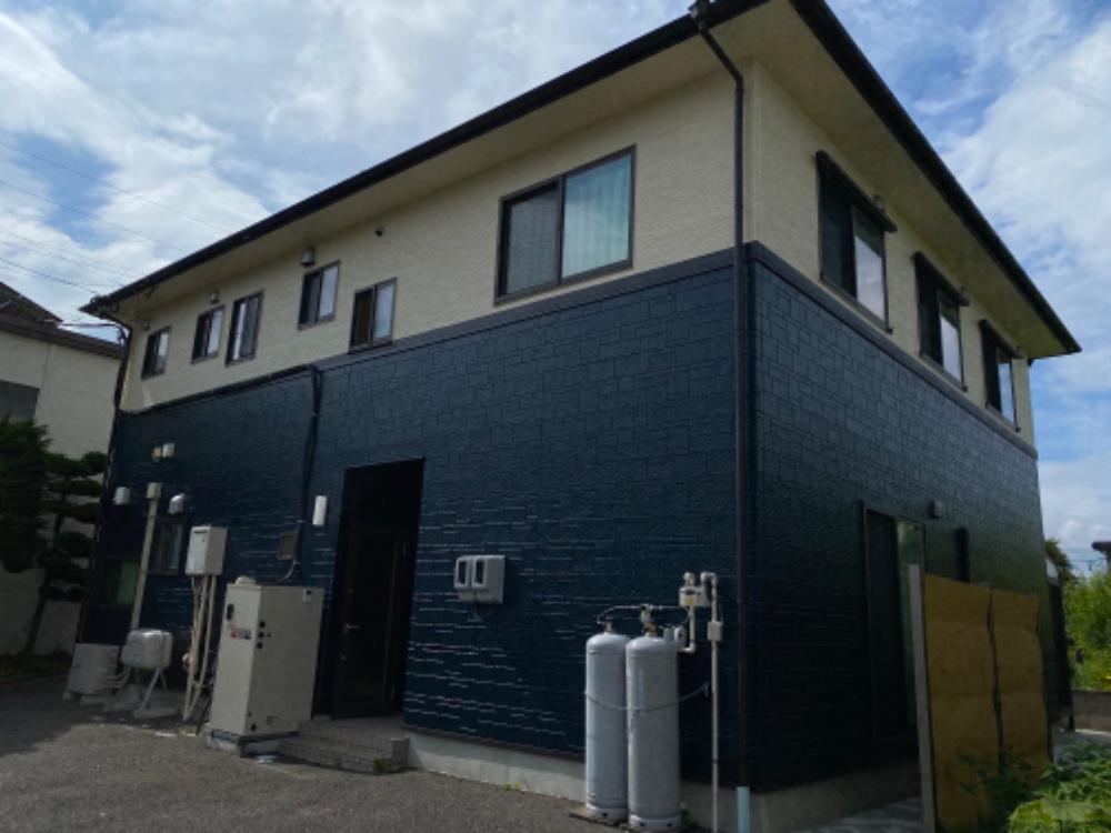 伊那市Y様邸 屋根外壁塗装工事 施工後のツートン仕上がり
